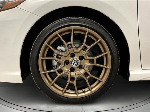 Used 2024 Toyota Camry SE image 11