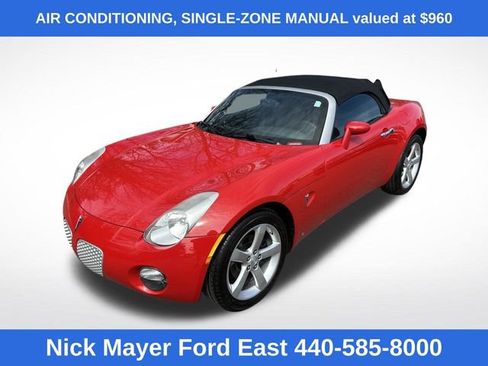 Used 2008 Pontiac Solstice Convertible w/ Convenience Package RWD image 3