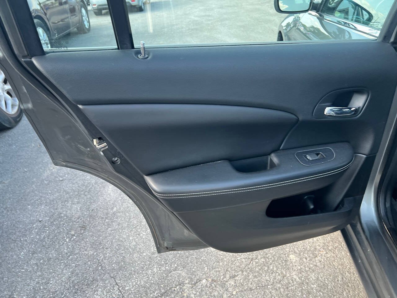 Used 2013 Chrysler 200 Limited w/ Sun/Sound Group FWD image 3