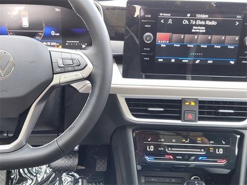 New 2025 Volkswagen Taos SE image 29