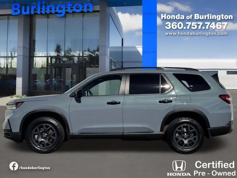Certified 2025 Honda Pilot TrailSport image 3