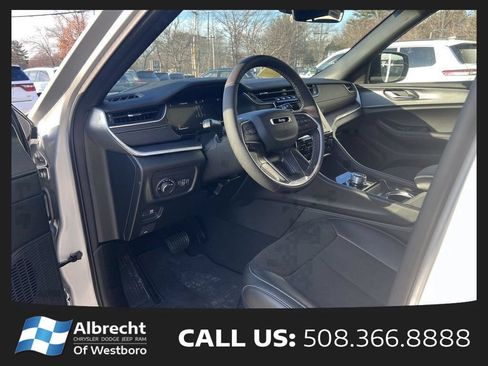 New 2025 Jeep Grand Cherokee Altitude AWD/4WD image 9