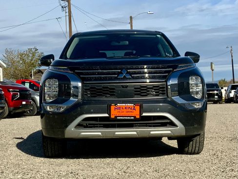 Used 2024 Mitsubishi Outlander SE image 11