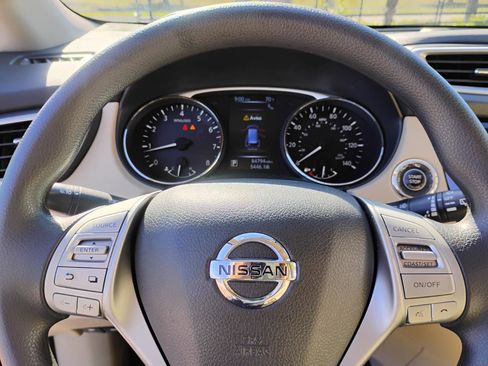 Used 2016 Nissan Rogue SV w/ SV Premium Package FWD image 19
