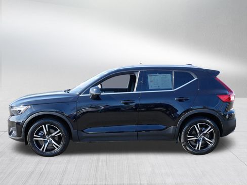 Used 2025 Volvo XC40 B5 Core image 4
