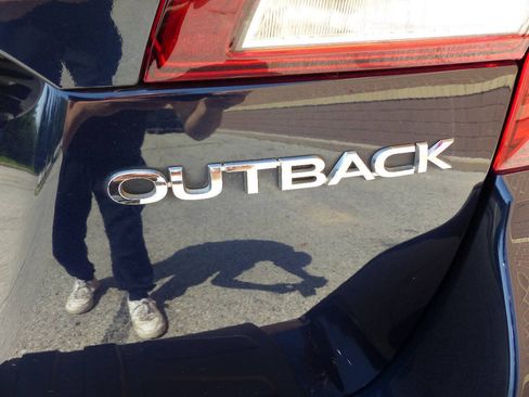 Used 2018 Subaru Outback 2.5i Premium AWD/4WD image 9