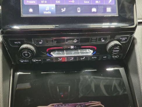 Used 2025 Jeep Grand Cherokee Altitude image 38