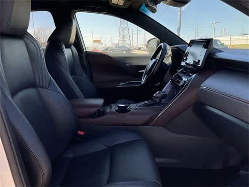 Used 2021 Toyota Venza XLE w/ Softex Package image 17