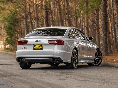 Used 2017 Audi S6 Prestige w/ S6 Sport Package image 4