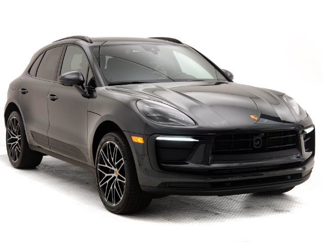 Certified 2026 Porsche Macan AWD/4WD image 33