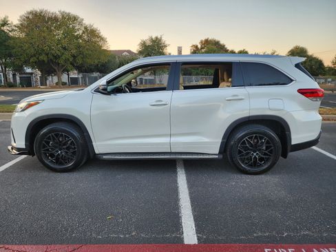 Used 2018 Toyota Highlander XLE image 4