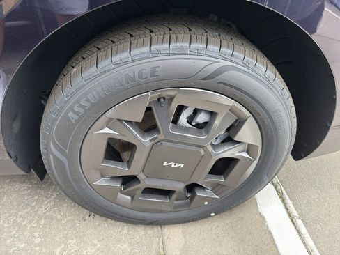 New 2026 Kia Carnival EX image 22