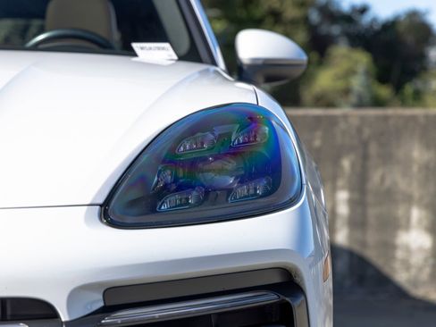 Certified 2021 Porsche Cayenne S AWD/4WD image 18