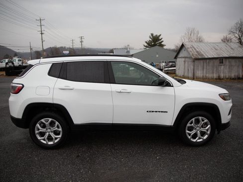 Used 2024 Jeep Compass Latitude image 6