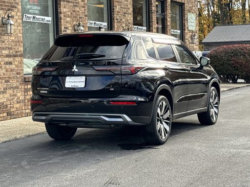 Used 2025 Mitsubishi Outlander SE image 5