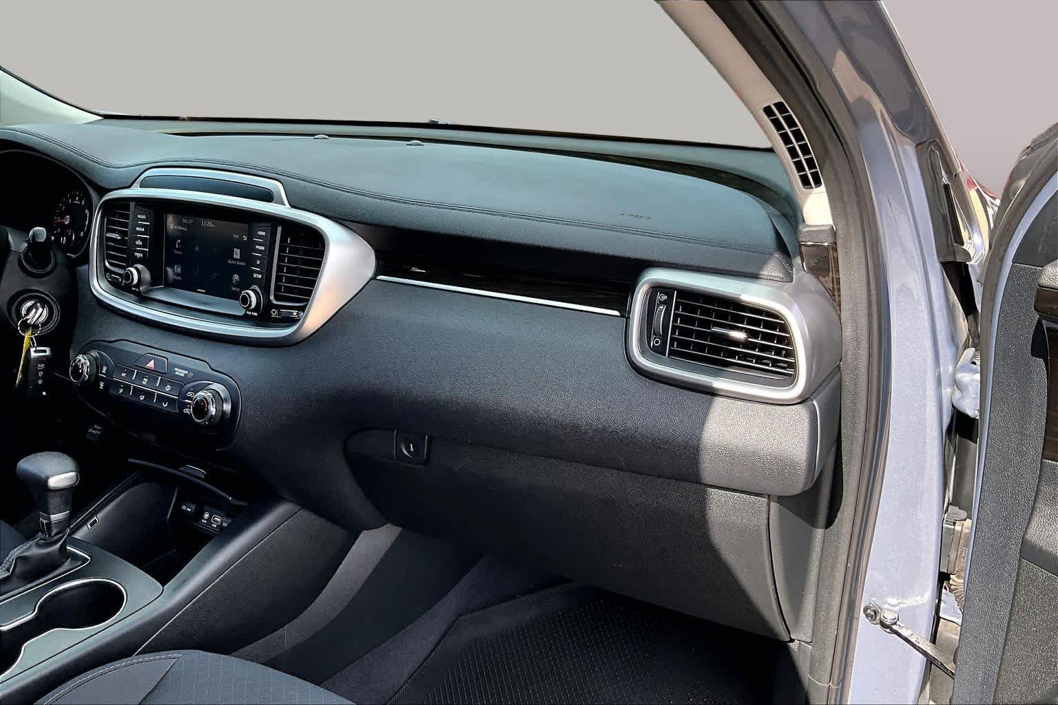 Used 2020 Kia Sorento L FWD image 17