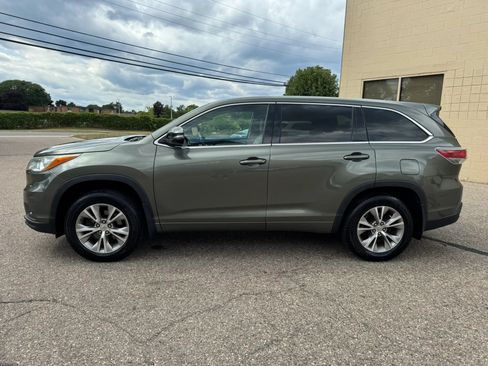 Used 2015 Toyota Highlander Plus AWD/4WD image 5