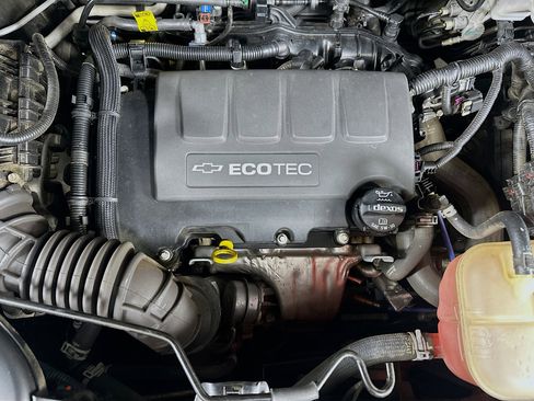 Used 2020 Chevrolet Trax LS image 31