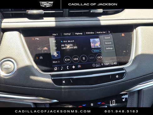Used 2025 Cadillac XT5 Luxury FWD image 14