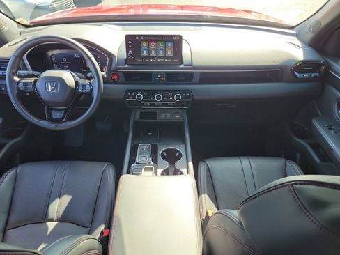 Certified 2025 Honda Pilot Black Edition image 2