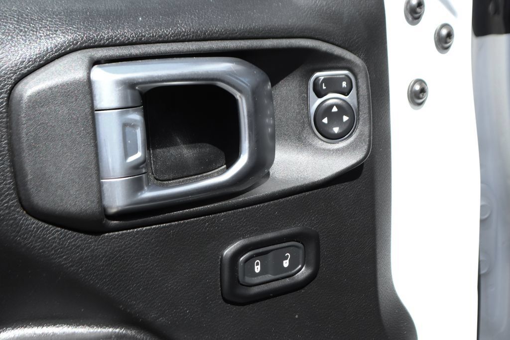 Used 2021 Jeep Wrangler Unlimited Rubicon AWD/4WD image 17