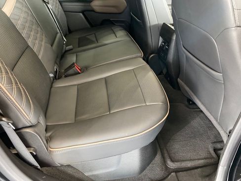 Used 2024 GMC Canyon Denali image 12