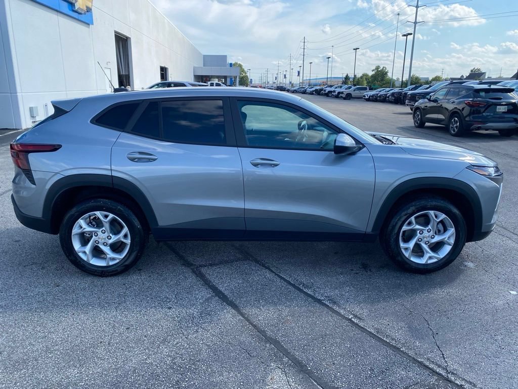 New 2026 Chevrolet Trax LS w/ LS Convenience Package FWD image 8