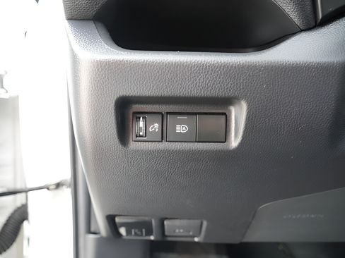 Used 2021 Toyota RAV4 LE AWD/4WD image 22