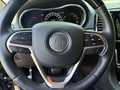 Used 2019 Jeep Grand Cherokee Overland AWD/4WD image 23