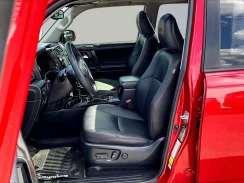 Used 2019 Toyota 4Runner TRD Off-Road Premium AWD/4WD image 11