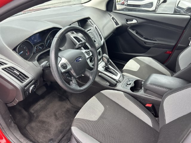 Used 2014 Ford Focus SE w/ SE Sport Package FWD image 10