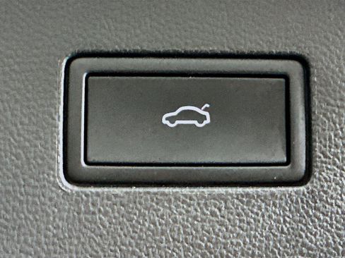 Used 2025 Volkswagen Atlas SE AWD/4WD image 30