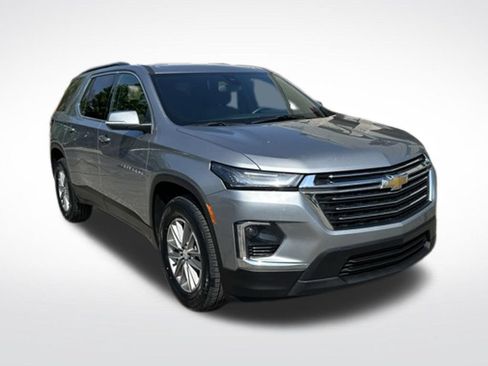 Used 2023 Chevrolet Traverse LT FWD image 8