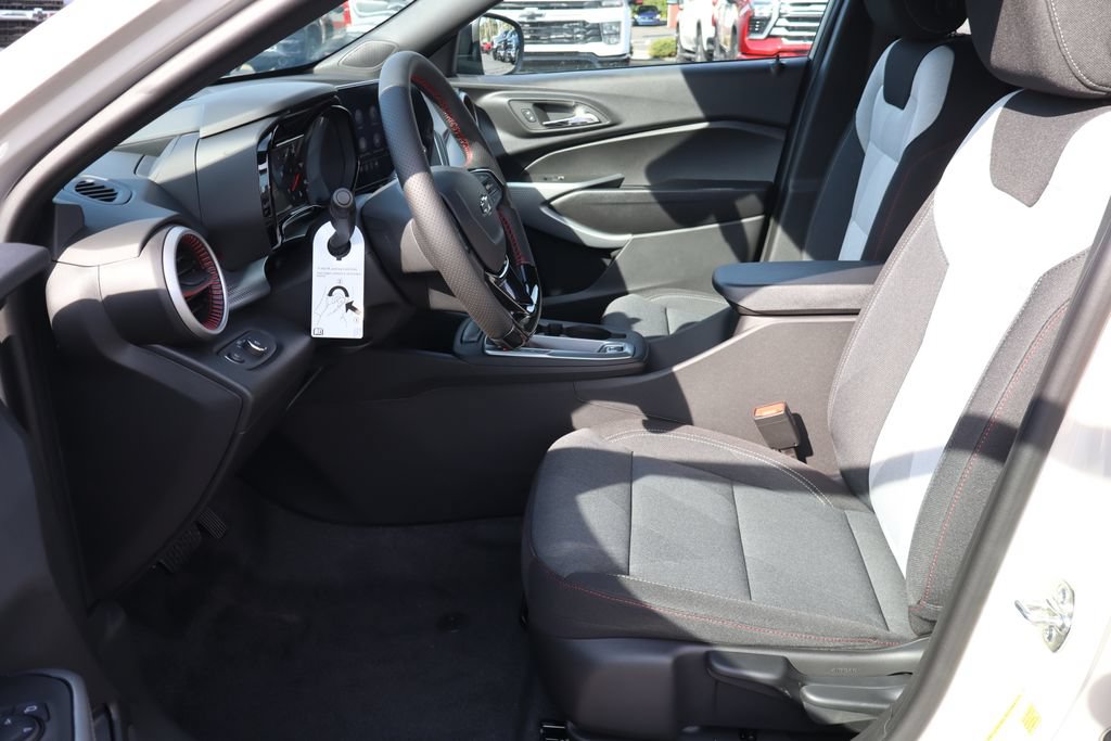 New 2026 Chevrolet Trax RS w/ Sunroof Package FWD image 5