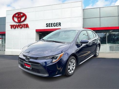 Used 2026 Toyota Corolla LE FWD image 11
