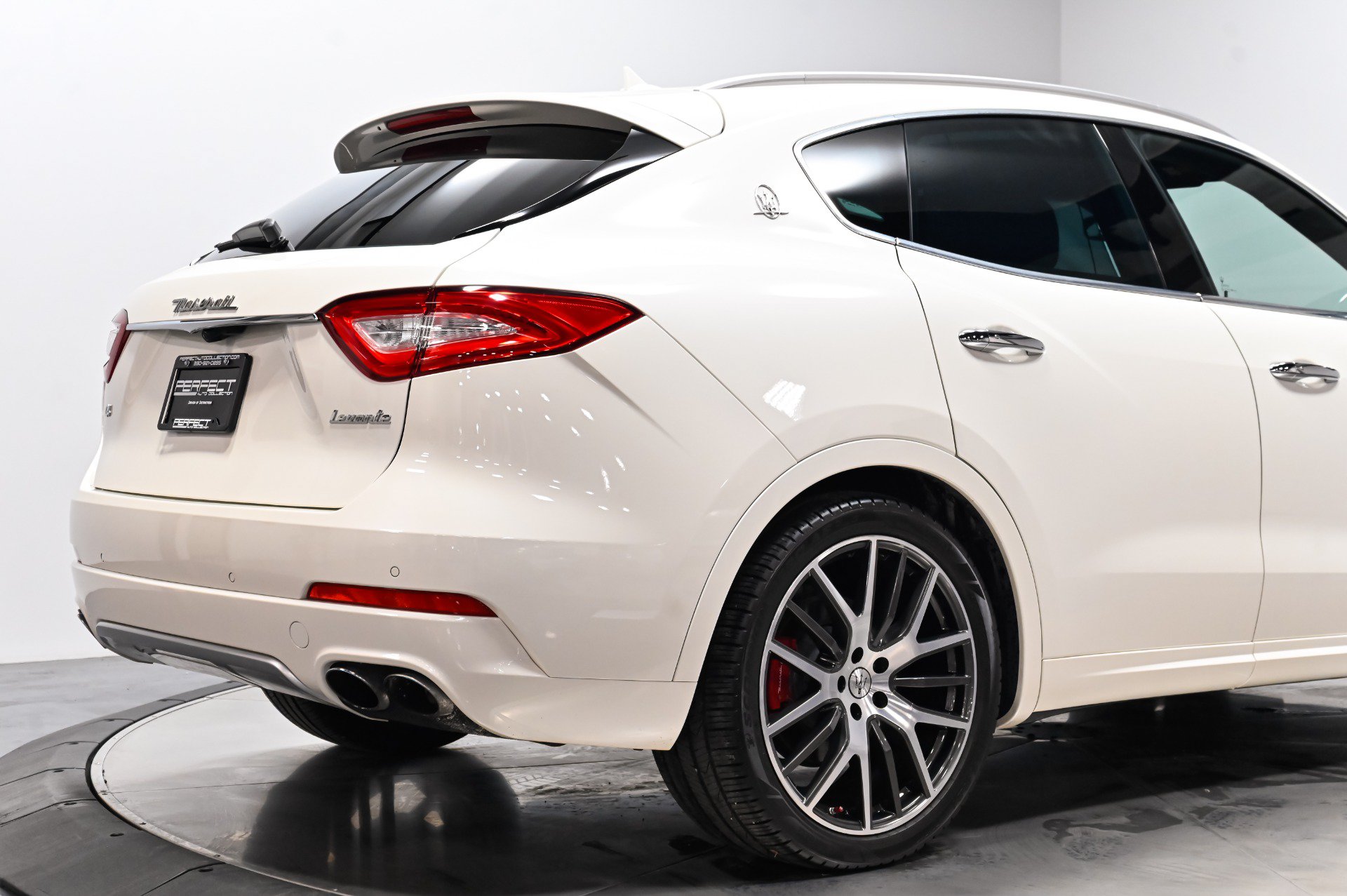 Used 2020 Maserati Levante GranLusso AWD/4WD image 27