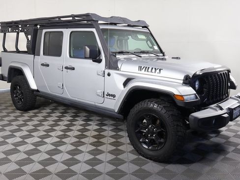 Used 2023 Jeep Gladiator Sport AWD/4WD image 3