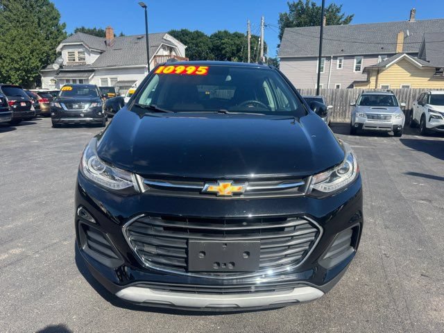 Used 2017 Chevrolet Trax LT w/ Driver Confidence Package FWD image 2