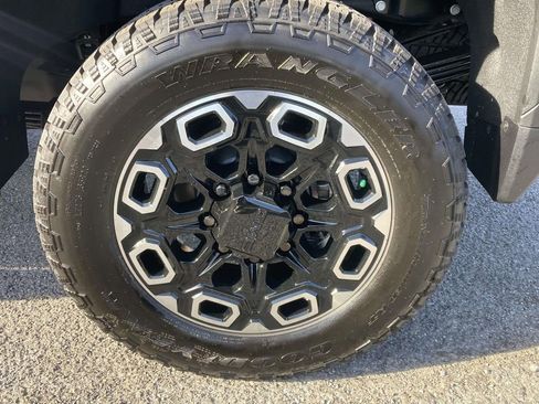 New 2026 GMC Sierra 3500 AT4 w/ LPO, Black Badging Package AWD/4WD image 10
