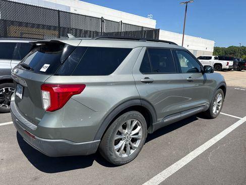 Used 2020 Ford Explorer XLT w/ Equipment Group 202A RWD image 3