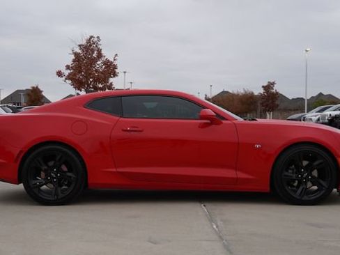 Used 2020 Chevrolet Camaro LT image 10