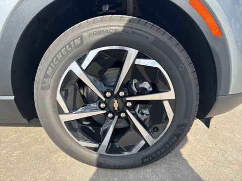 New 2026 Chevrolet Equinox EV LT image 11