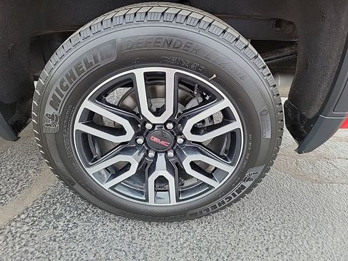 Used 2022 GMC Sierra 1500 AT4 w/ AT4 Premium Package AWD/4WD image 11