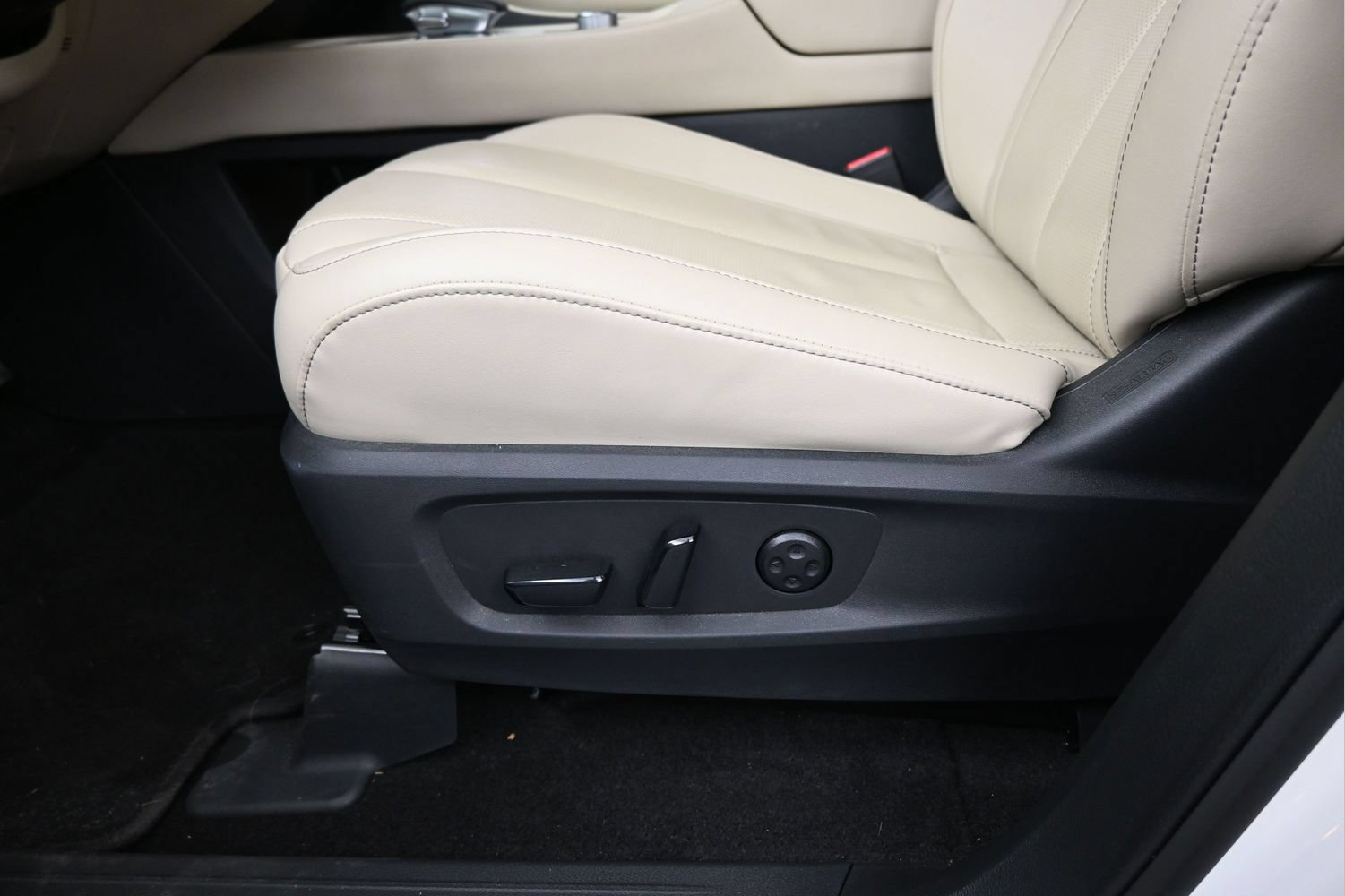 Used 2025 INFINITI QX60 Luxe FWD image 10