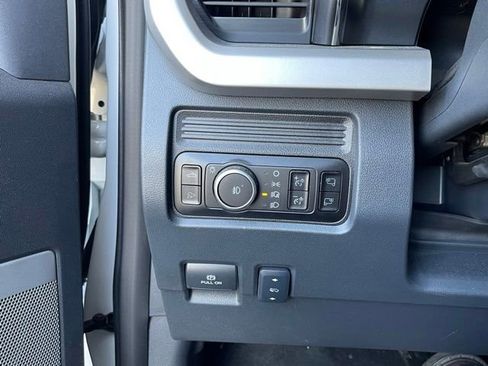 Used 2025 Ford F350 Lariat w/ Lariat Ultimate Package AWD/4WD image 24