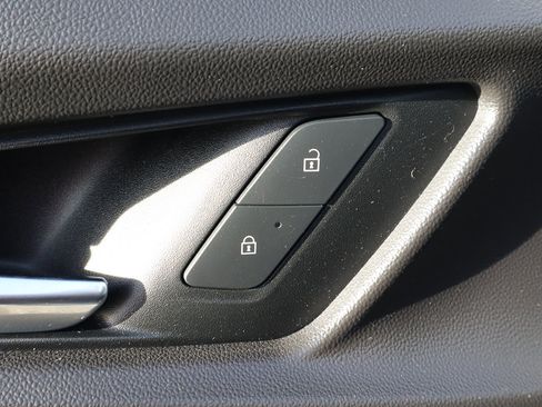 Used 2025 Chevrolet Equinox LT image 15