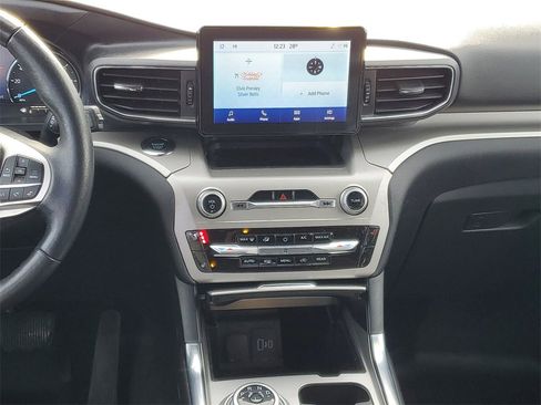 Used 2022 Ford Explorer XLT w/ Equipment Group 202A image 28