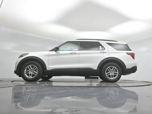 New 2026 Ford Explorer Active RWD image 7