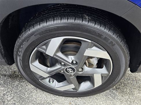 Certified 2023 Hyundai Venue Limited image 17