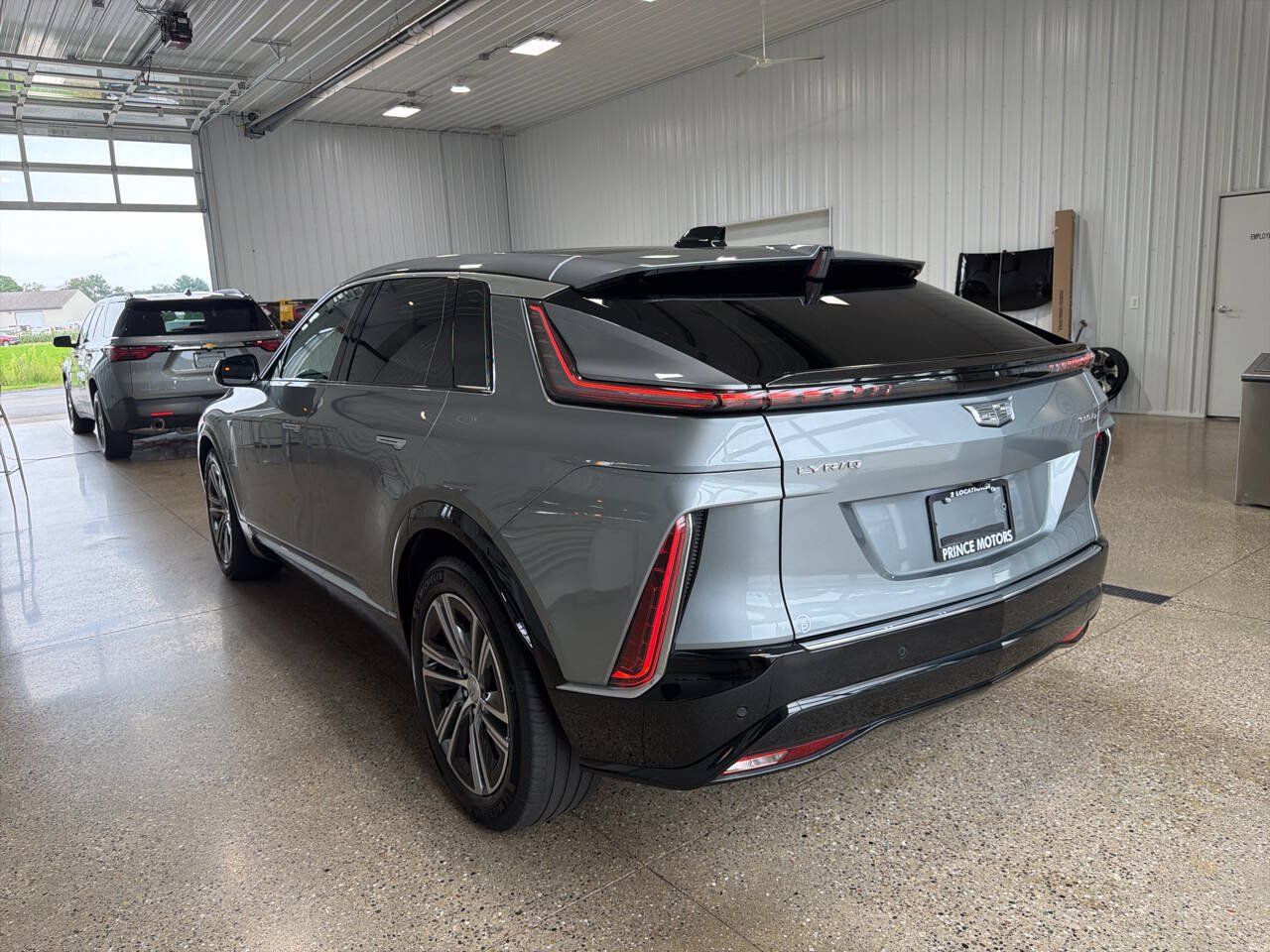 Used 2024 Cadillac Lyriq Luxury AWD/4WD image 3